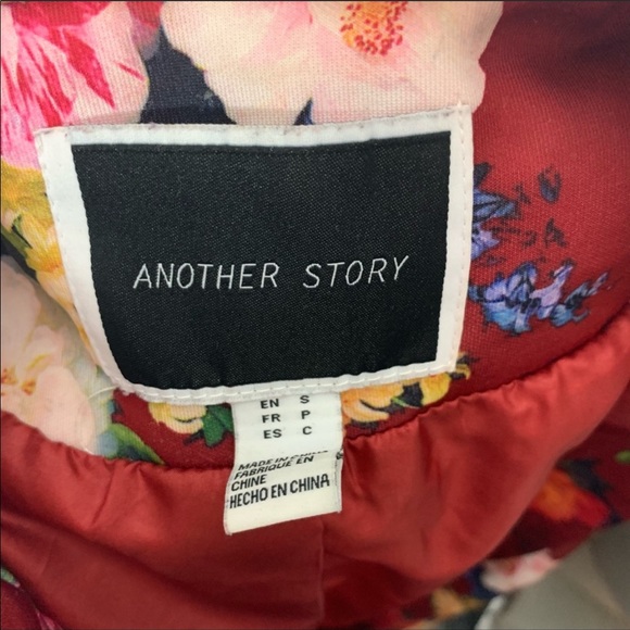 Another Story | Red Floral Button Front Blazer - Picture 4 of 6